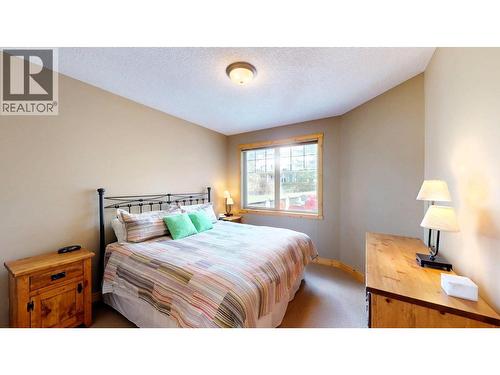 4886 Ridge Road, Radium Hot Springs, BC - Indoor Photo Showing Bedroom