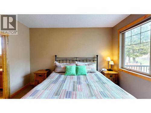 4886 Ridge Road, Radium Hot Springs, BC - Indoor Photo Showing Bedroom