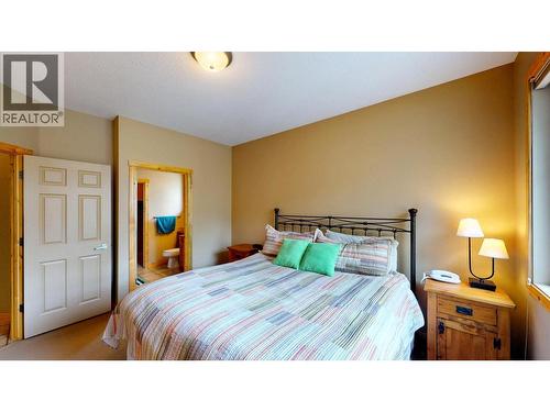 4886 Ridge Road, Radium Hot Springs, BC - Indoor Photo Showing Bedroom