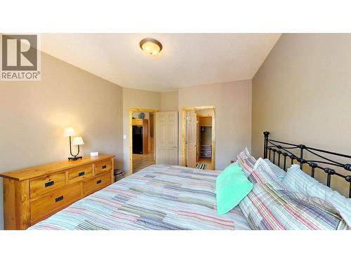 4886 Ridge Road, Radium Hot Springs, BC - Indoor Photo Showing Bedroom