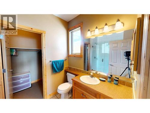 4886 Ridge Road, Radium Hot Springs, BC - Indoor Photo Showing Bathroom