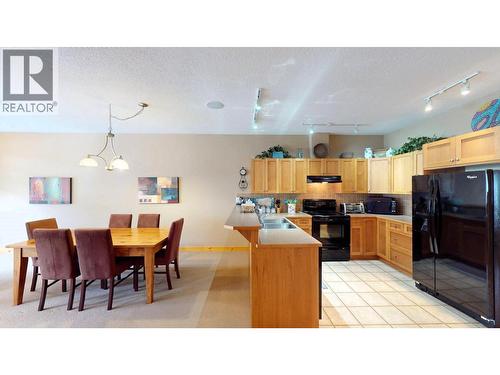 4886 Ridge Road, Radium Hot Springs, BC - Indoor Photo Showing Kitchen