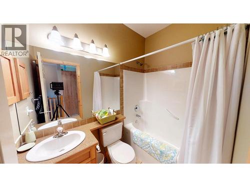 4886 Ridge Road, Radium Hot Springs, BC - Indoor Photo Showing Bathroom