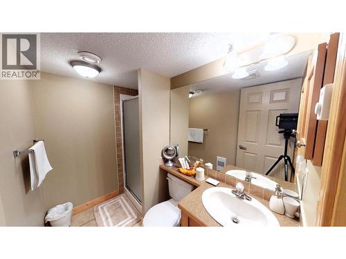 4886 Ridge Road, Radium Hot Springs, BC - Indoor Photo Showing Bathroom