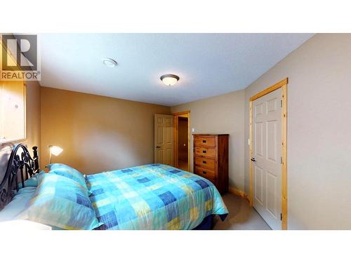 4886 Ridge Road, Radium Hot Springs, BC - Indoor Photo Showing Bedroom