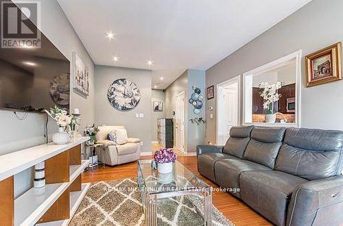 36 Myers Lane N, Hamilton, ON - Indoor Photo Showing Living Room