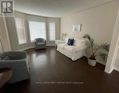26 Kenwell Crescent, Barrie, ON - Indoor Photo Showing Living Room