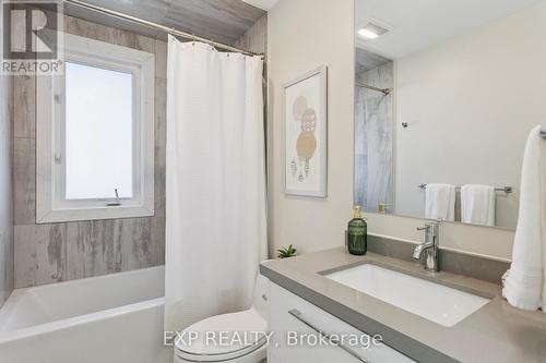 105 Twenty Second Street, Toronto, ON - Indoor Photo Showing Bathroom