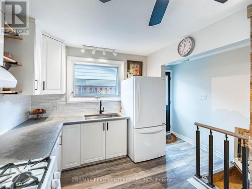 637 Artreva Crescent, Burlington, ON - Indoor Photo Showing Kitchen