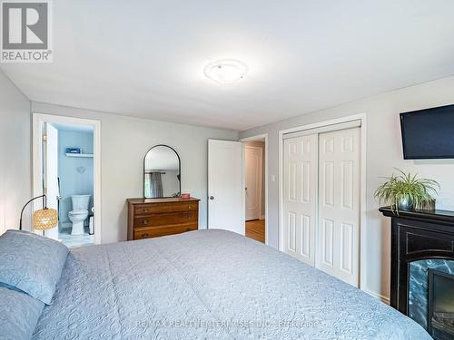 637 Artreva Crescent, Burlington, ON - Indoor Photo Showing Bedroom