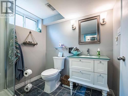 637 Artreva Crescent, Burlington, ON - Indoor Photo Showing Bathroom