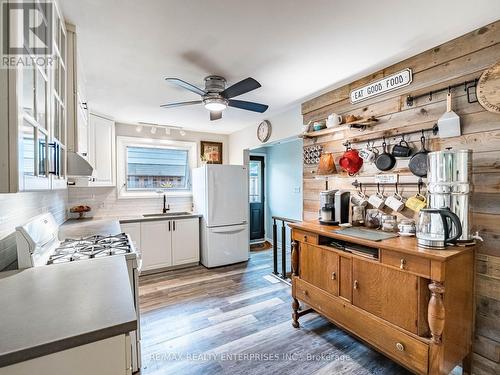 637 Artreva Crescent, Burlington, ON - Indoor Photo Showing Kitchen