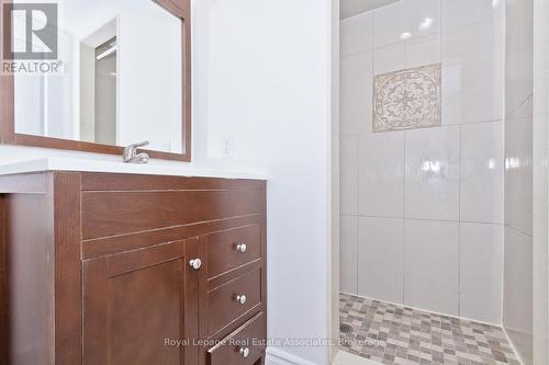 1923 - 633 Bay Street, Toronto, ON - Indoor Photo Showing Bathroom