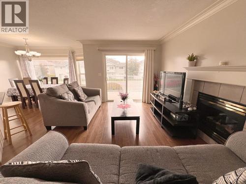 1945 Grasslands Boulevard Unit# 2, Kamloops, BC - Indoor Photo Showing Living Room With Fireplace