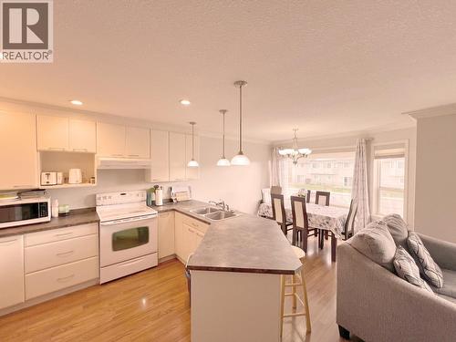 1945 Grasslands Boulevard Unit# 2, Kamloops, BC - Indoor Photo Showing Kitchen With Double Sink