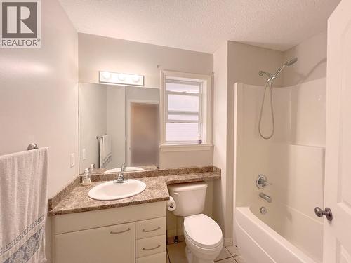 1945 Grasslands Boulevard Unit# 2, Kamloops, BC - Indoor Photo Showing Bathroom