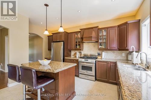 64 Red Oak Crescent, Oro-Medonte, ON - Indoor Photo Showing Kitchen With Double Sink