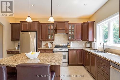 64 Red Oak Crescent, Oro-Medonte, ON - Indoor Photo Showing Kitchen With Double Sink With Upgraded Kitchen