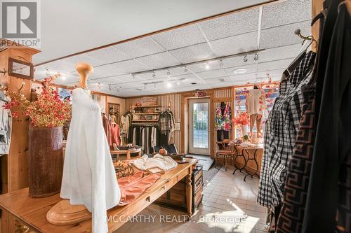 Nice entry - 21 Toronto Street S, Grey Highlands, ON 