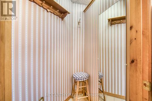 change roopm - 21 Toronto Street S, Grey Highlands, ON 