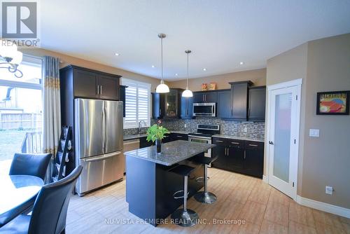 968 Springbank Avenue N, Woodstock (Woodstock - North), ON - Indoor Photo Showing Kitchen With Upgraded Kitchen