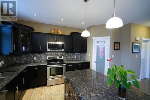 968 Springbank Avenue N, Woodstock (Woodstock - North), ON - Indoor Photo Showing Kitchen With Upgraded Kitchen