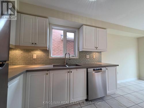 4859 Marble Arch Mews, Mississauga, ON - Indoor Photo Showing Kitchen With Double Sink