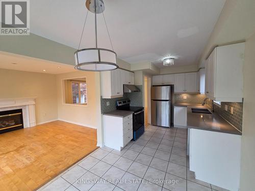 4859 Marble Arch Mews, Mississauga, ON - Indoor Photo Showing Kitchen