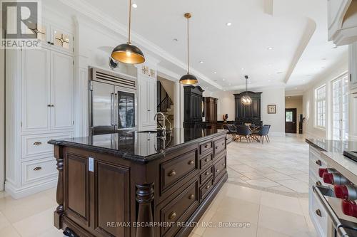 1476 Carmen Drive, Mississauga, ON - Indoor Photo Showing Kitchen With Upgraded Kitchen