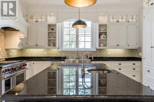 1476 Carmen Drive, Mississauga, ON - Indoor Photo Showing Kitchen With Upgraded Kitchen