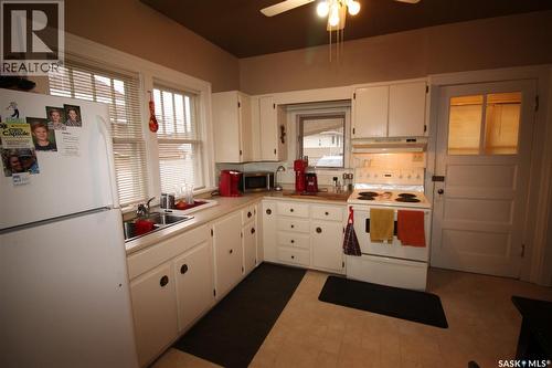 515 1St Street E, Shaunavon, SK - Indoor Photo Showing Kitchen