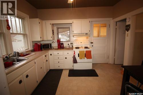 515 1St Street E, Shaunavon, SK - Indoor Photo Showing Kitchen