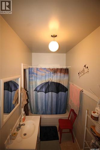 515 1St Street E, Shaunavon, SK - Indoor Photo Showing Bathroom
