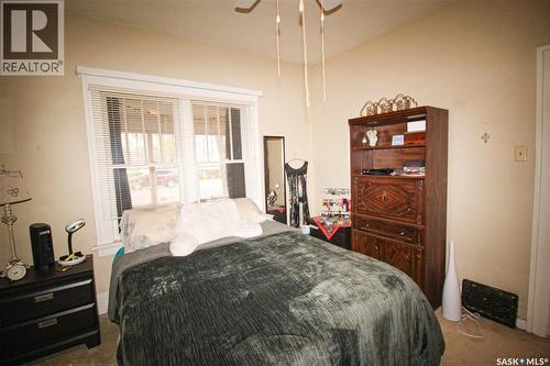 515 1St Street E, Shaunavon, SK - Indoor Photo Showing Bedroom