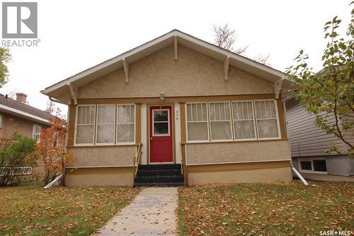 515 1St Street E, Shaunavon, SK - Outdoor With Exterior