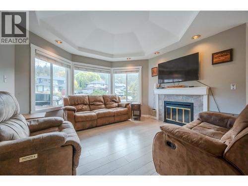 138 Evergreen Crescent, Penticton, BC - Indoor Photo Showing Living Room With Fireplace