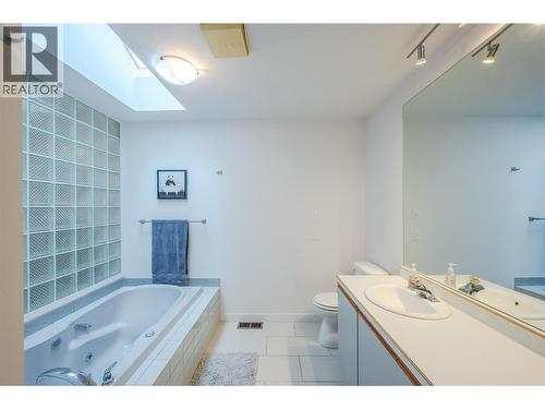 138 Evergreen Crescent, Penticton, BC - Indoor Photo Showing Bathroom