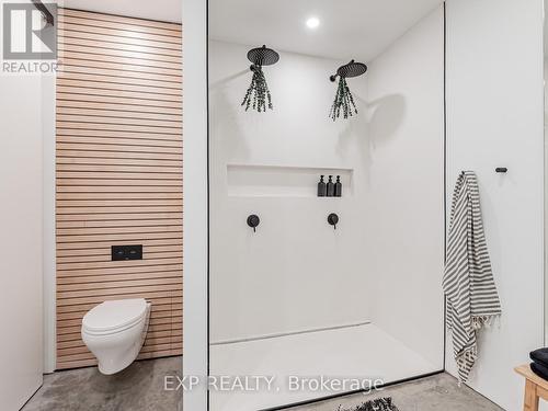 44 Massey Street, Toronto, ON - Indoor Photo Showing Bathroom