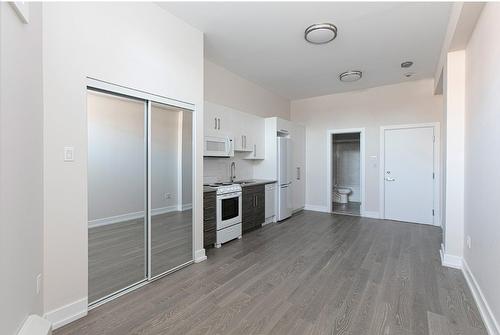 Garçonnière - B2-6878 Rue Sherbrooke O., Montréal (Côte-Des-Neiges/Notre-Dame-De-Grâce), QC - Indoor Photo Showing Kitchen