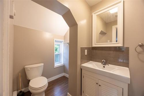 776 Stella Avenue, Winnipeg, MB - Indoor Photo Showing Bathroom