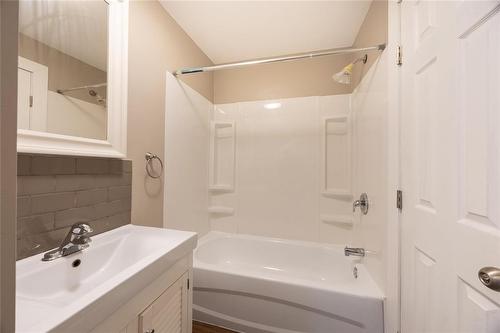 776 Stella Avenue, Winnipeg, MB - Indoor Photo Showing Bathroom