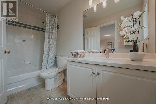 550 Greig Circle, Newmarket, ON - Indoor Photo Showing Bathroom