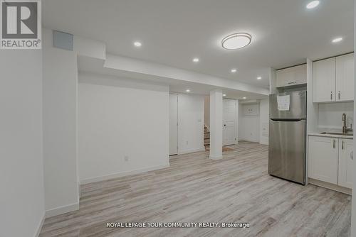 550 Greig Circle, Newmarket, ON - Indoor Photo Showing Kitchen