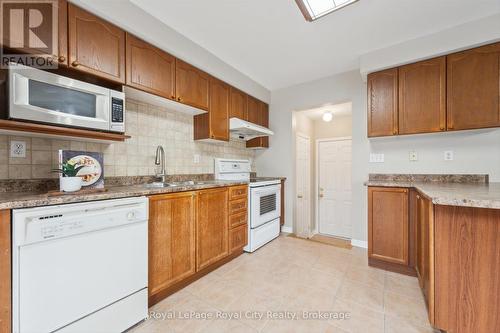 1617 Gowling Terrace, Milton (Cl Clarke), ON - Indoor Photo Showing Kitchen
