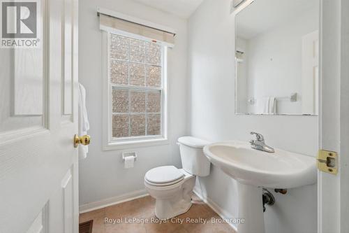 1617 Gowling Terrace, Milton (Cl Clarke), ON - Indoor Photo Showing Bathroom