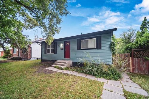 84 Woodydell Avenue  Winnipeg, MB R2M 2T9
