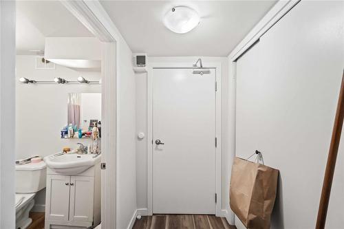 84 Woodydell Avenue, Winnipeg, MB - Indoor Photo Showing Bathroom