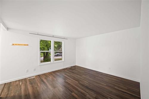 84 Woodydell Avenue, Winnipeg, MB - Indoor Photo Showing Other Room