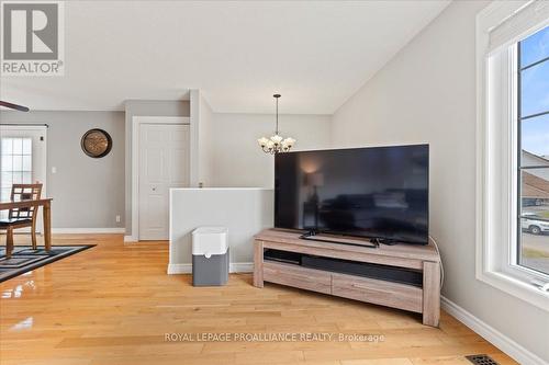 19 Fleming Road, Quinte West (Trenton Ward), ON - Indoor Photo Showing Living Room
