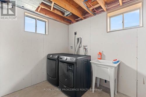 19 Fleming Road, Quinte West (Trenton Ward), ON - Indoor Photo Showing Laundry Room